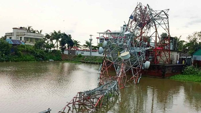 ব্রাহ্মণবাড়িয়ায় কালবৈশাখীর তাণ্ডব: মোবাইল টাওয়ার ভেঙে পড়ল, মসজিদ ও বিদ্যুৎ লাইন ক্ষতিগ্রস্ত