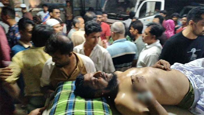 ব্রাহ্মণবাড়িয়ায় সালিস চলাকালে স্কুলের দেয়াল ধসে তিনজন আহত
