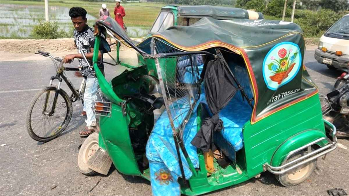 ব্রাহ্মণবাড়িয়ায় অটোরিকশা নিয়ন্ত্রণ হারিয়ে রোলার গাড়ির সাথে ধাক্কায় একজন নিহত