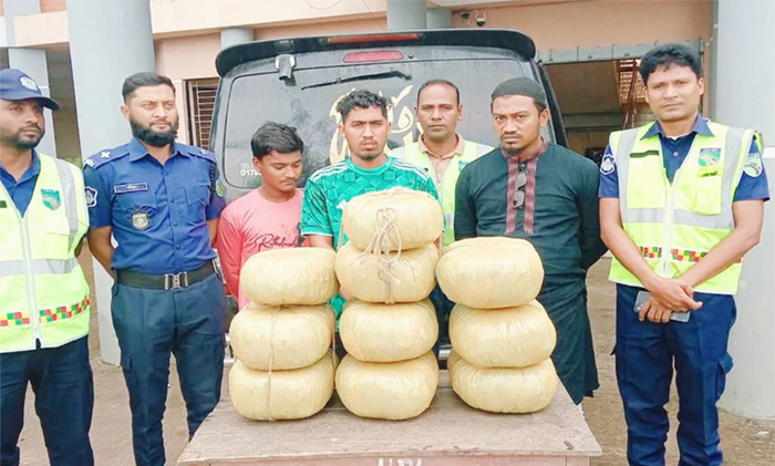 ব্রাহ্মণবাড়িয়ায় ২৫ কেজি গাঁজাসহ তিন মাদক কারবারি আটক
