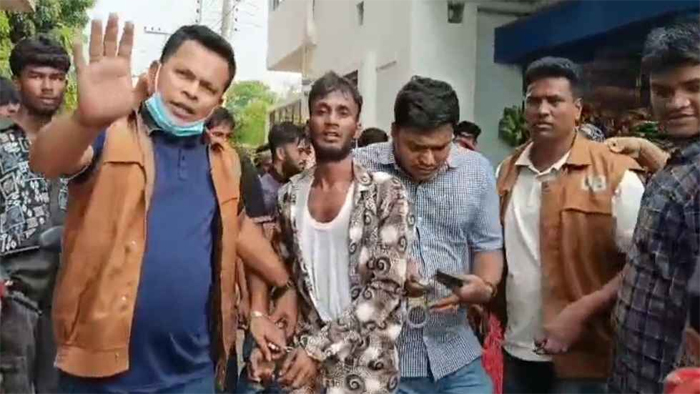 ব্রাহ্মণবাড়িয়ায় আদালত চত্বর থেকে হাতকড়াসহ পালাল আসামি, জনতার হাতে আটক আরেকজন