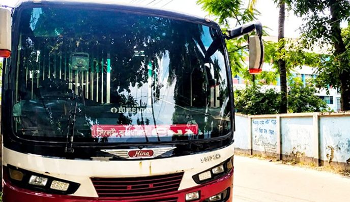 ব্রাহ্মণবাড়িয়ায় চেকপোস্টে এনা বাসের ধাক্কায় ৪ পুলিশ সদস্য আহত
