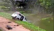 ব্রাহ্মণবাড়িয়ায় ট্রেনের ধাক্কায় খাদে মাইক্রোবাস, অল্পের জন্য রক্ষা