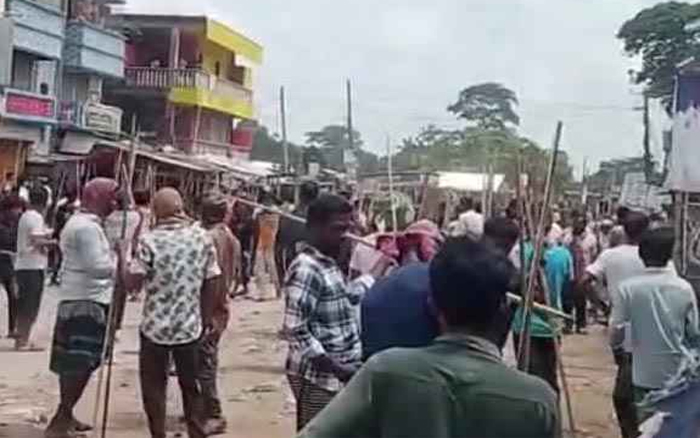 ব্রাহ্মণবাড়িয়ায় পাওনা সুদের টাকা নিয়ে তৃতীয় দিনের মতো সংঘর্ষ চলছে