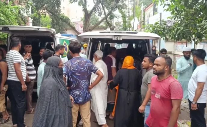 ব্রাহ্মণবাড়িয়ায় পিকআপের ধাক্কায় মা-ছেলেসহ নিহত ৩