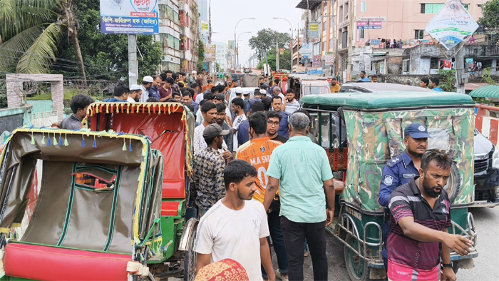 ব্রাহ্মণবাড়িয়ায় ফ্লাইওভারে তিন যানবাহনের সংঘর্ষে আহত ৬