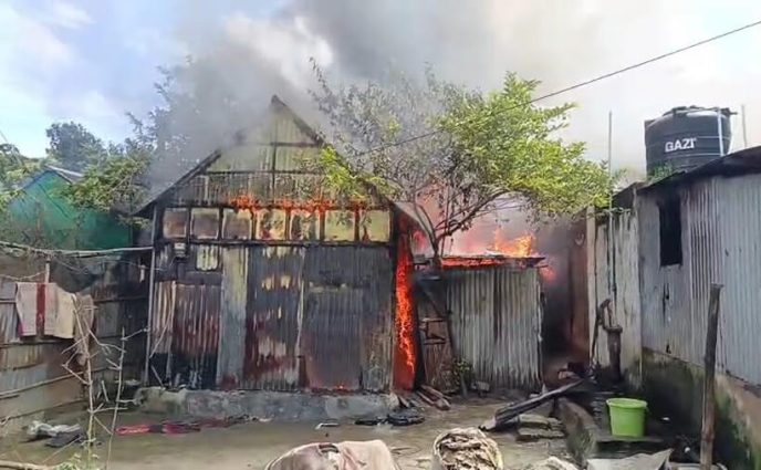 ব্রাহ্মণবাড়িয়ায় আগুনে পুড়ল ১০ ঘর, নিঃস্ব ১৪ পরিবার