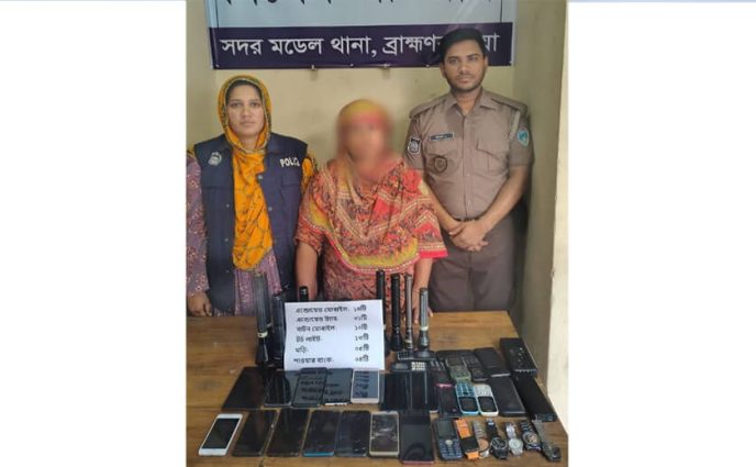 হারানো ফোনের লোকেশন ধরে অভিযান, ব্রাহ্মণবাড়িয়ায় ২৪ মোবাইলসহ বিভিন্ন পণ্য উদ্ধার