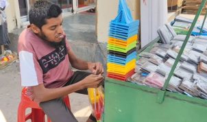 বাবা-ভাইকে হারিয়ে নিঃস্ব, তবু ভিক্ষা নয়—নিজের পায়ে দাঁড়াতে চান আরিফ
